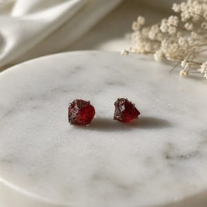 STERLING SILVER GARNET POST EARRINGS (5mm)